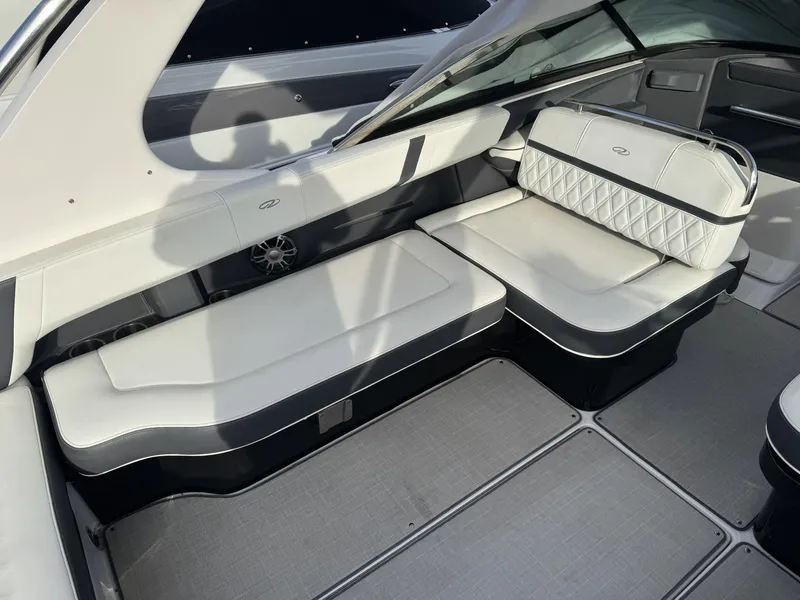 Slide: The Image of Regal 2800 Bowrider 2020 - 22