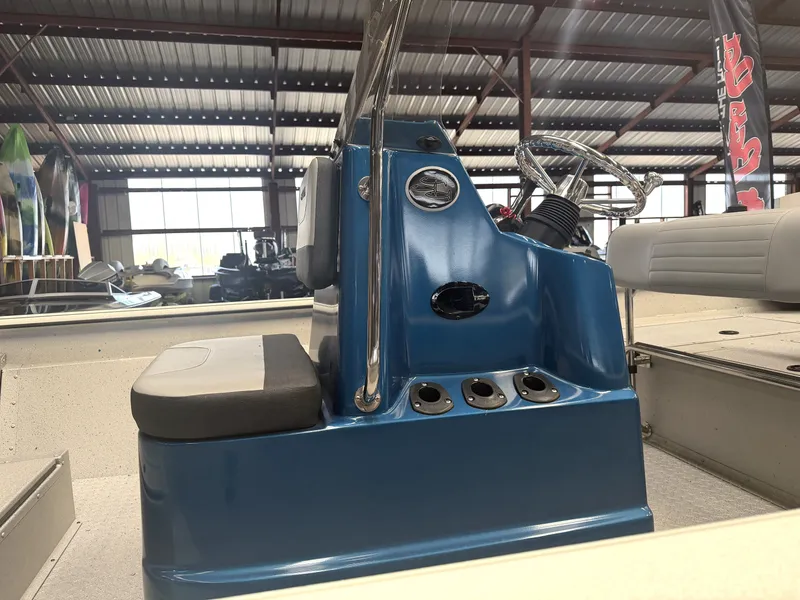 Slide: The Image of SeaArk Phantom 20X CC 2026 - 7