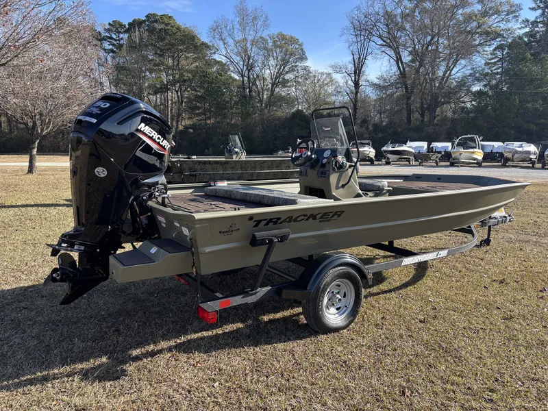 Slide: The Image of Tracker Grizzly 1860 CC 2026 - 10