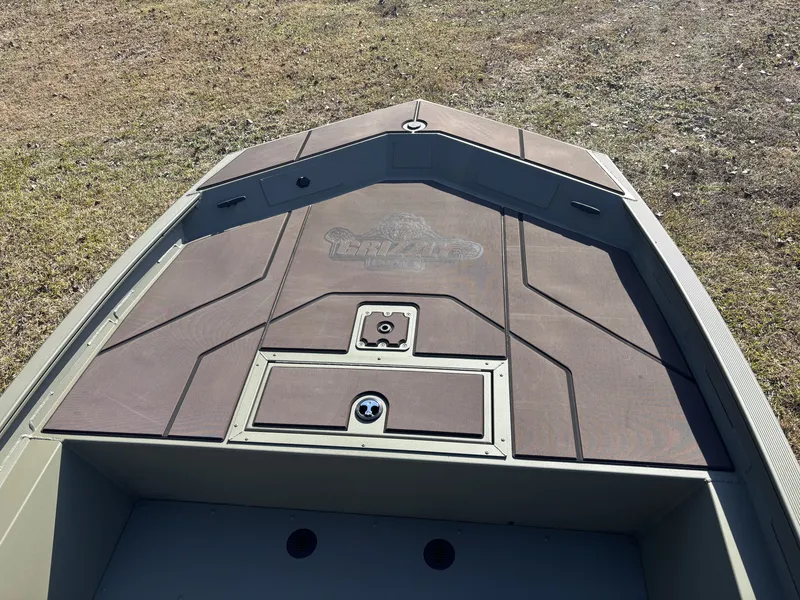 Slide: The Image of Tracker Grizzly 1860 CC 2026 - 6