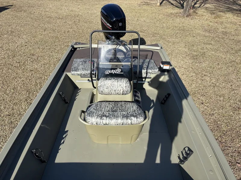 Slide: The Image of Tracker Grizzly 1860 CC 2026 - 7