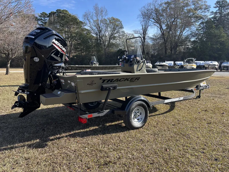 Slide: The Image of Tracker Grizzly 1860 CC 2026 - 9