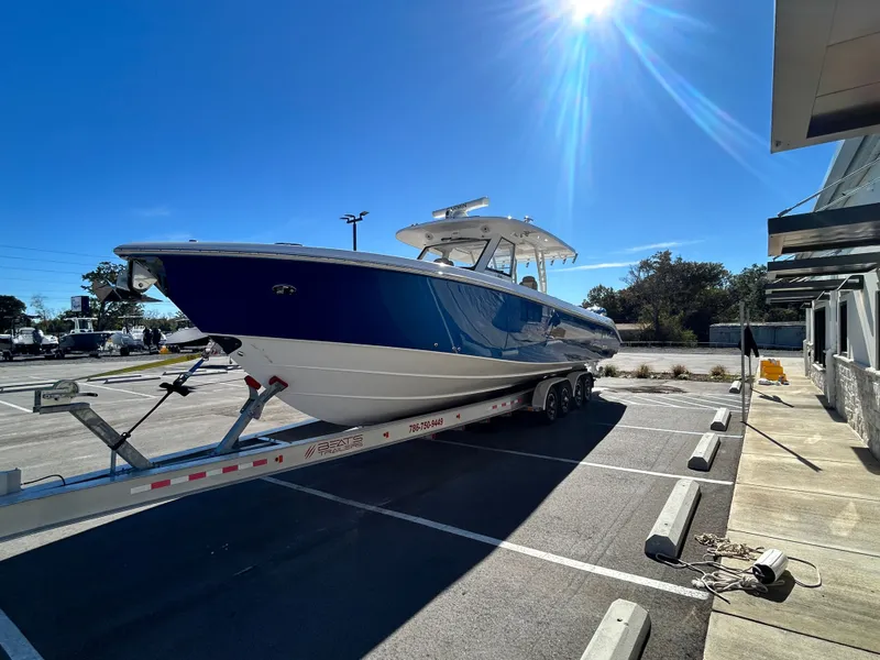 Slide: The Image of Everglades 395 Center Console 2020 - 10