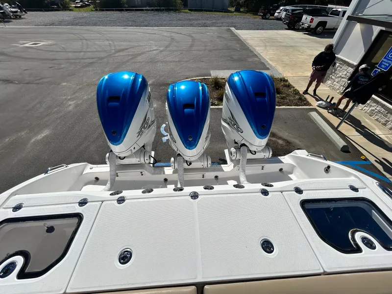 Slide: The Image of Everglades 395 Center Console 2020 - 17