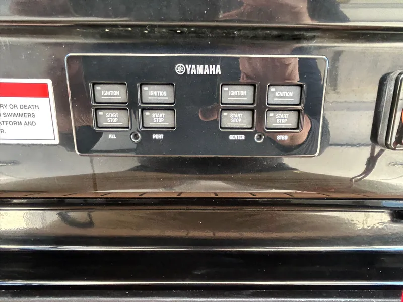 Slide: The Image of Everglades 395 Center Console 2020 - 36