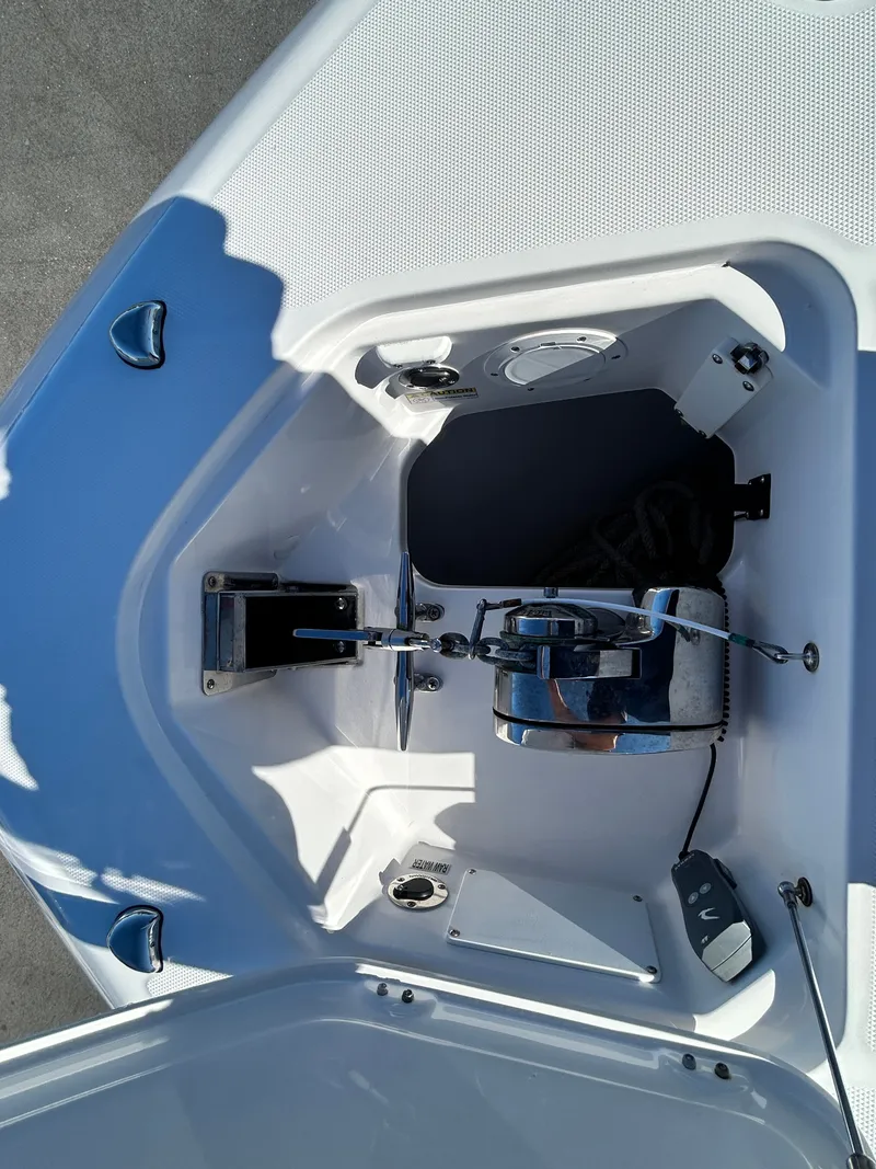 Slide: The Image of Everglades 395 Center Console 2020 - 53