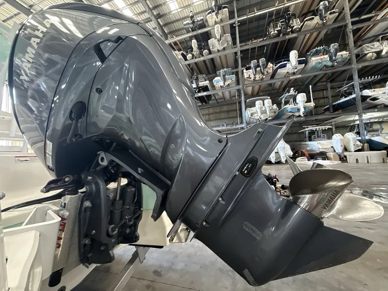 Slide: The Image of Robalo 246 2023 - 18