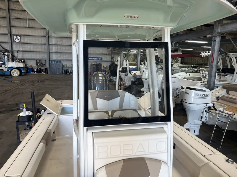 Slide: The Image of Robalo 246 2023 - 21