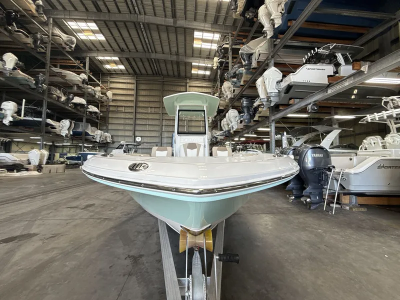 Slide: The Image of Robalo 246 2023 - 7