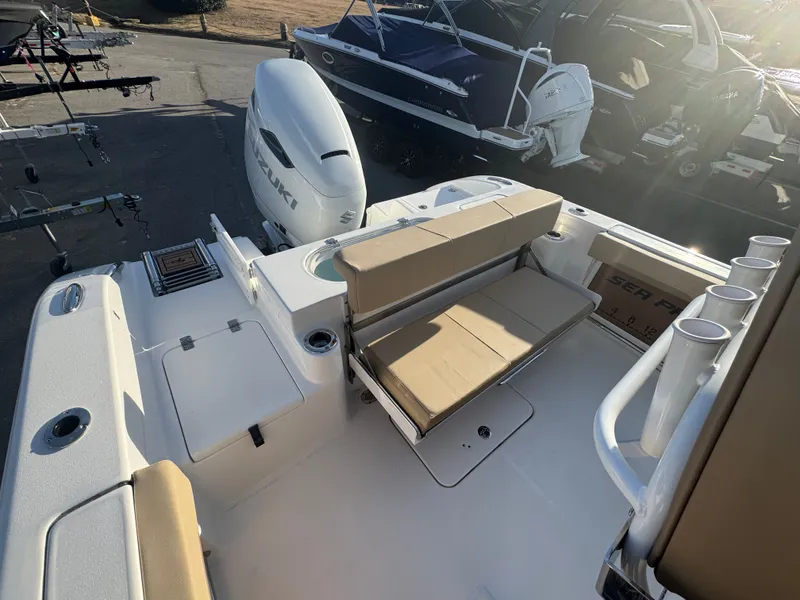 Slide: The Image of Sea Pro 242 DLX 2026 - 20