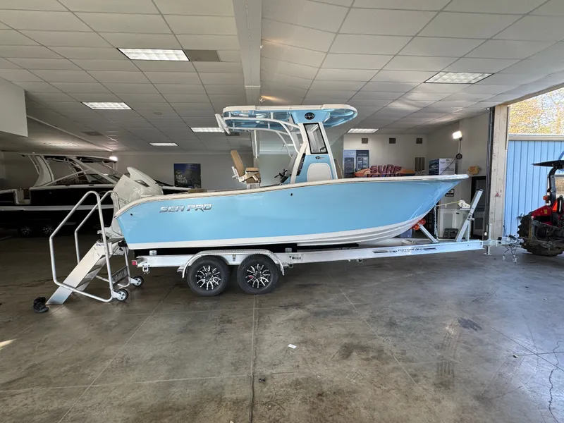 Slide: The Image of Sea Pro 242 DLX 2026 - 6