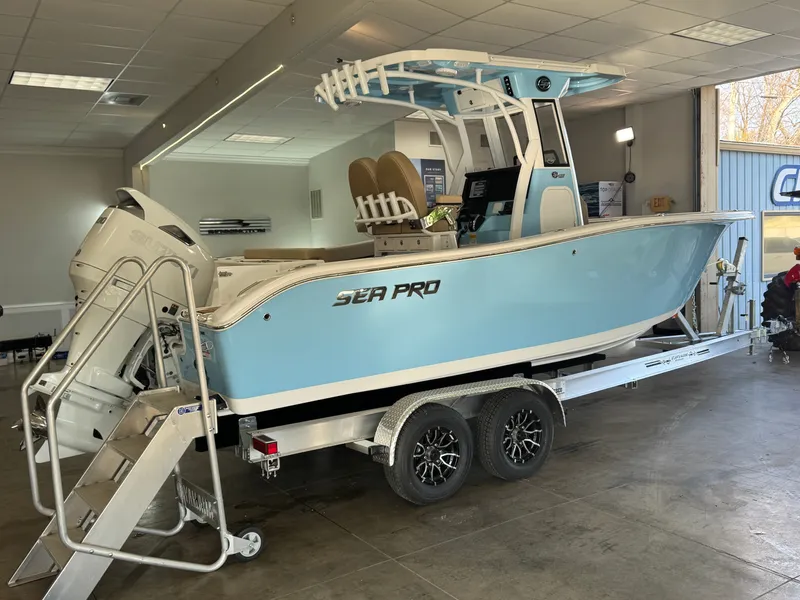 Slide: The Image of Sea Pro 242 DLX 2026 - 7