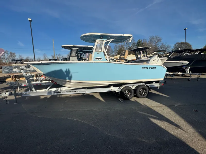 Slide: The Image of Sea Pro 242 DLX 2026 - 8