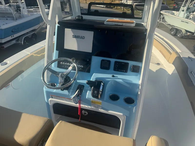 Slide: The Image of Sea Pro 242 DLX 2026 - 9