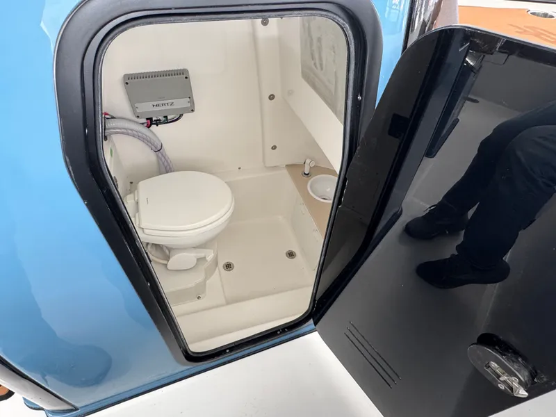 Slide: The Image of Sea Pro 245 FLXR 2026 - 13