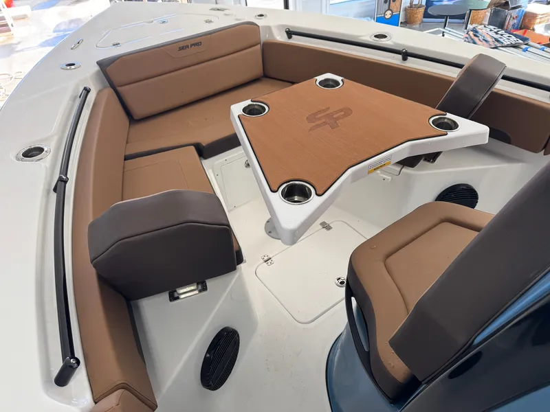 Slide: The Image of Sea Pro 245 FLXR 2026 - 16