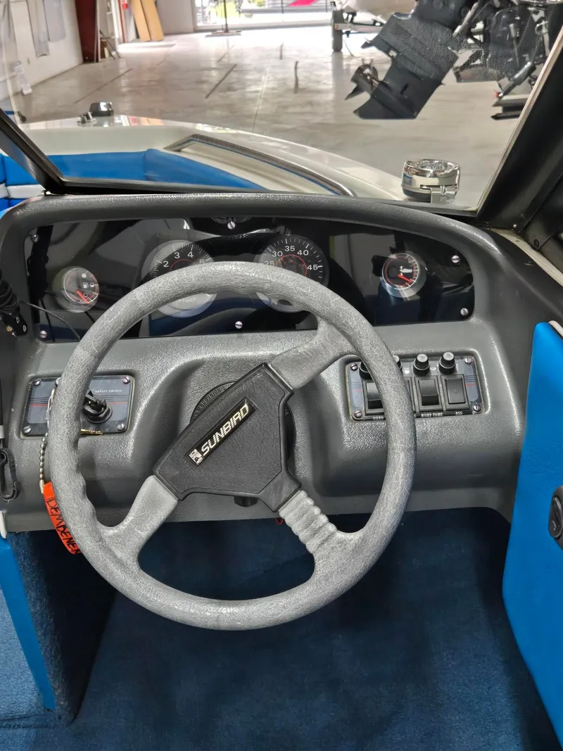 Slide: The Image of Sunbird Corsair 160 1991 - 12