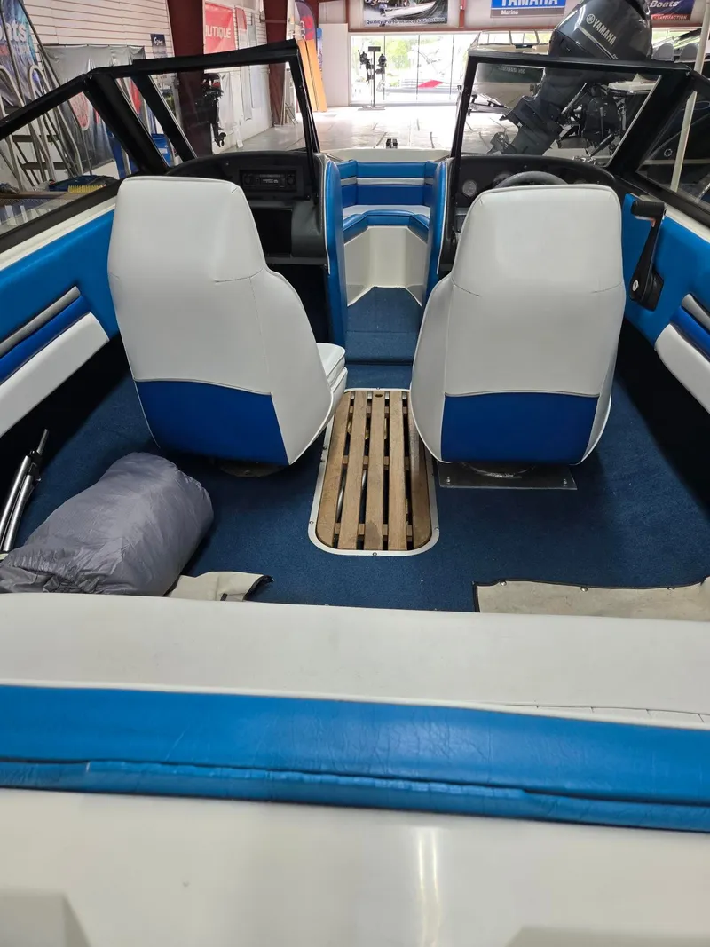 Slide: The Image of Sunbird Corsair 160 1991 - 8