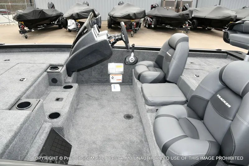 Slide: The Image of Tracker Pro Team 195 TXW Tournament Edition 2026 - 18