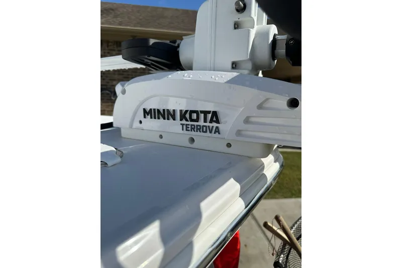 Slide: The Image of Minn Kota Terrova motor on 2023 Sportsman Tournament 234 Bay Boat. - 21