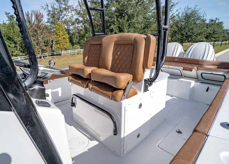 Slide: The Image of Sea Hunt ULTRA 305 CB 2026 - 15