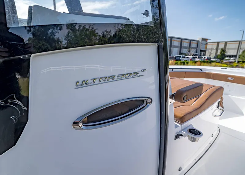 Slide: The Image of Sea Hunt ULTRA 305 CB 2026 - 16