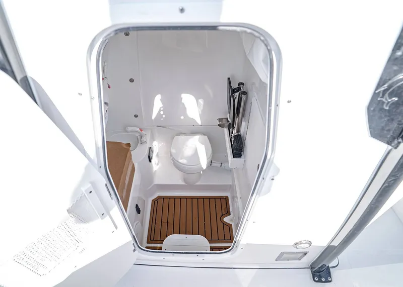 Slide: The Image of Sea Hunt ULTRA 305 CB 2026 - 22