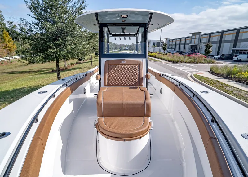 Slide: The Image of Sea Hunt ULTRA 305 CB 2026 - 23