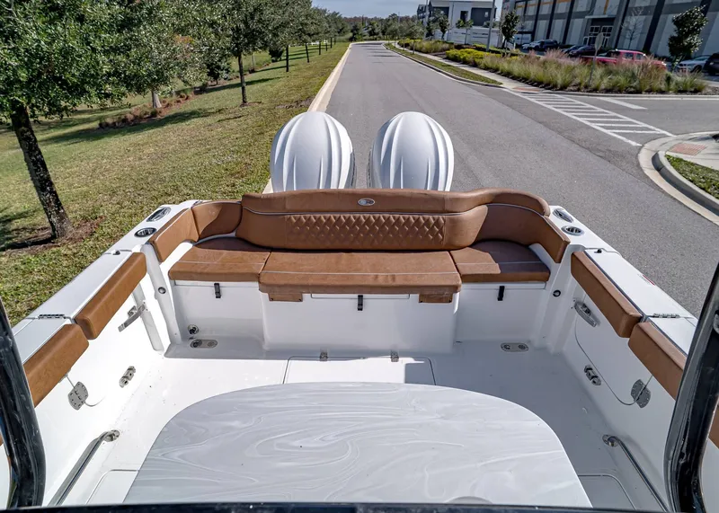 Slide: The Image of Sea Hunt ULTRA 305 CB 2026 - 7