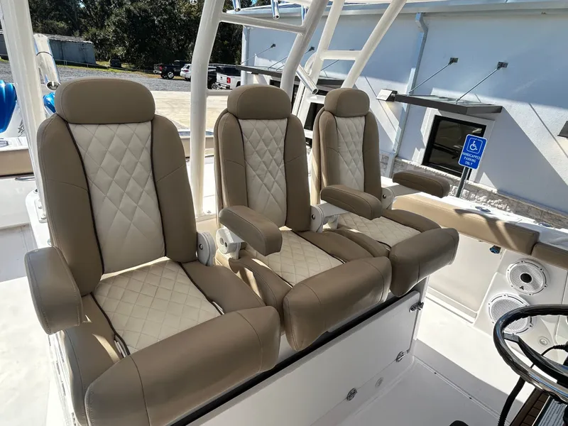 Slide: The Image of Everglades 395 Center Console 2020 - 27