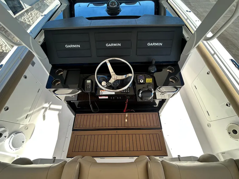 Slide: The Image of Everglades 395 Center Console 2020 - 30