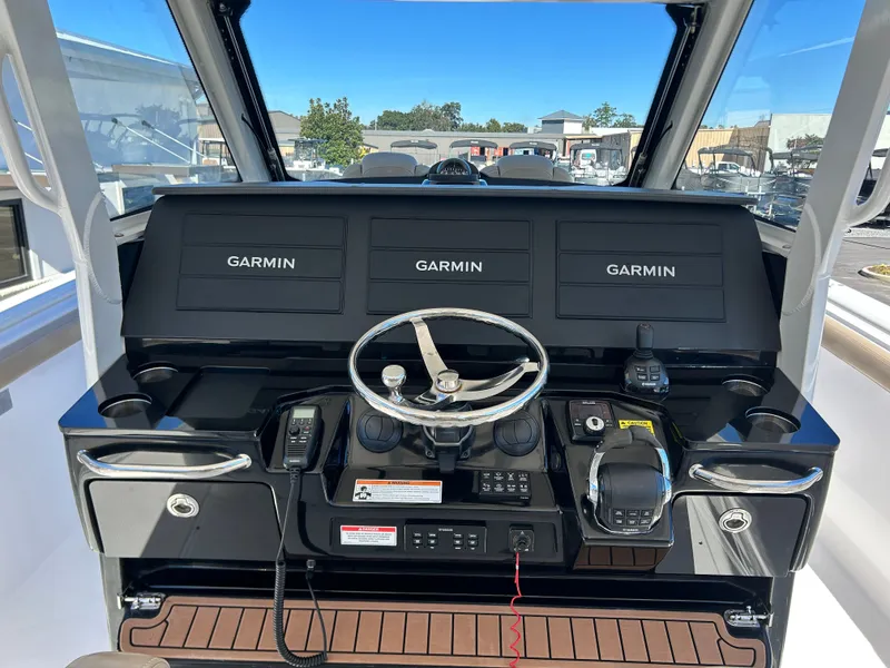 Slide: The Image of Everglades 395 Center Console 2020 - 31