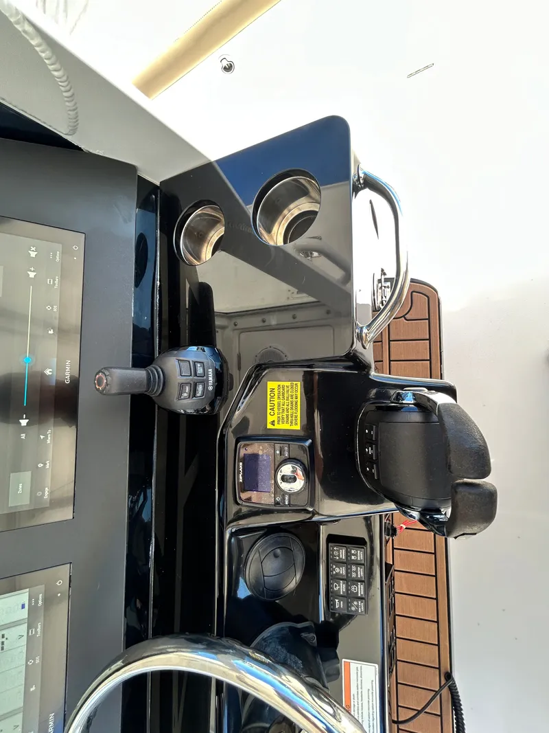 Slide: The Image of Everglades 395 Center Console 2020 - 38