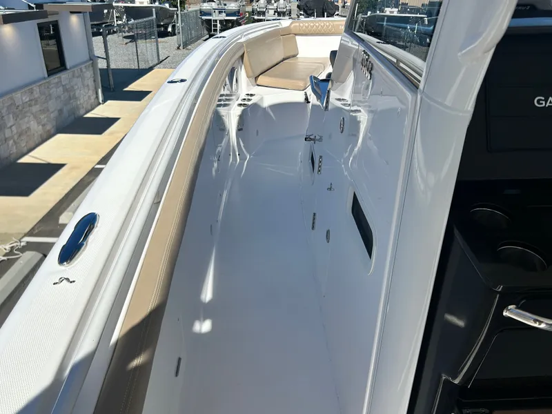 Slide: The Image of Everglades 395 Center Console 2020 - 44