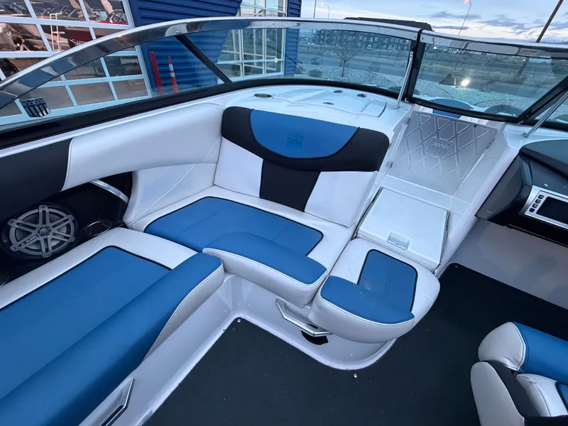 Slide: The Image of MasterCraft XStar 2013 - 15