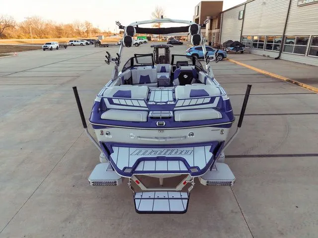 Slide: The Image of Malibu Wakesetter 23 MXZ 2022 - 2