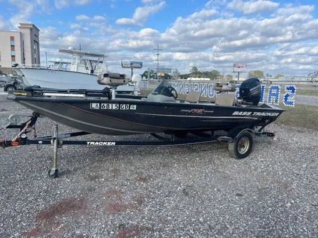 The Image of Bass Tracker Pro Team 175 2015 - 1