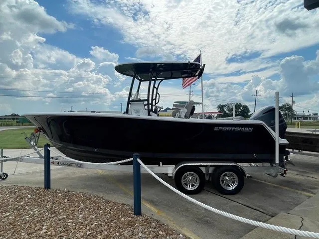 Slide: The Image of Sportsman Heritage 231 Center Console 2023 - 7