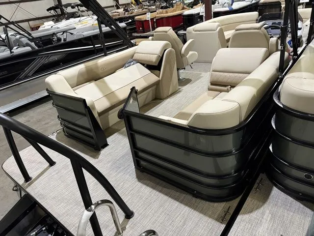 Slide: The Image of Veranda Vista View 22RC 2026 - 13