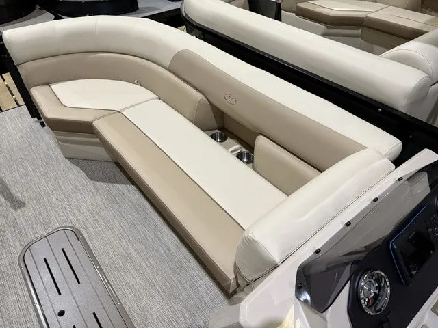 Slide: The Image of Veranda Vista View 22RC 2026 - 6