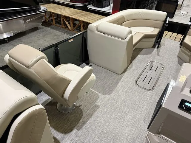 Slide: The Image of Veranda Vista View 22RC W/Yamaha 150 No Trailer 2026 - 11