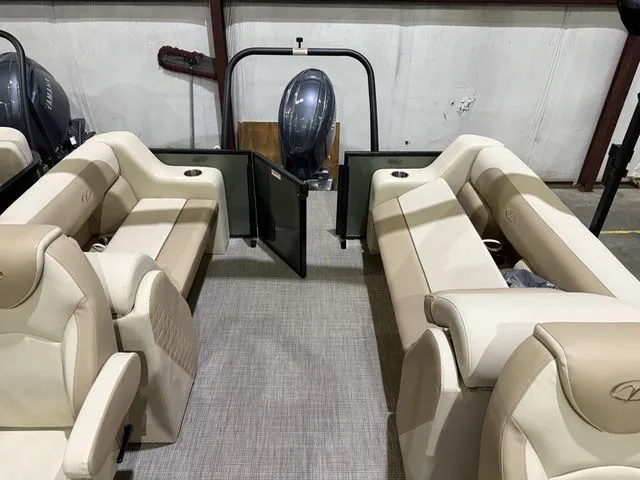 Slide: The Image of Veranda Vista View 22RC W/Yamaha 150 No Trailer 2026 - 12