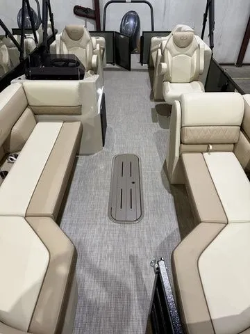 Slide: The Image of Veranda Vista View 22RC W/Yamaha 150 No Trailer 2026 - 4