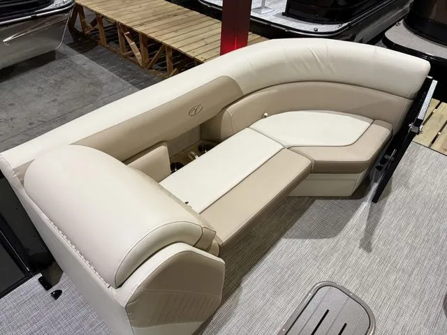 Slide: The Image of Veranda Vista View 22RC W/Yamaha 150 No Trailer 2026 - 7