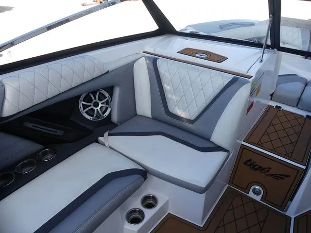 Slide: The Image of Tigé RZX 2016 - 12