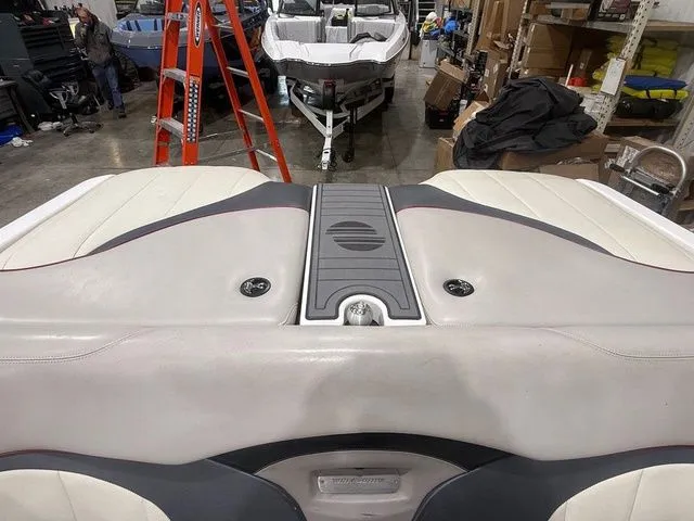 Slide: The Image of Malibu Wakesetter 23 LSV 2013 - 12