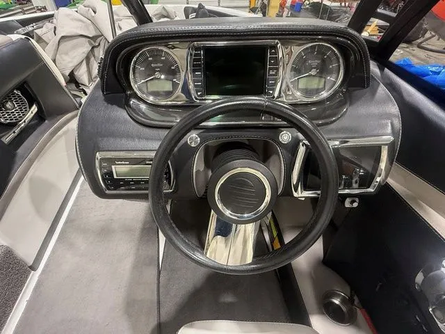 Slide: The Image of Malibu Wakesetter 23 LSV 2013 - 8