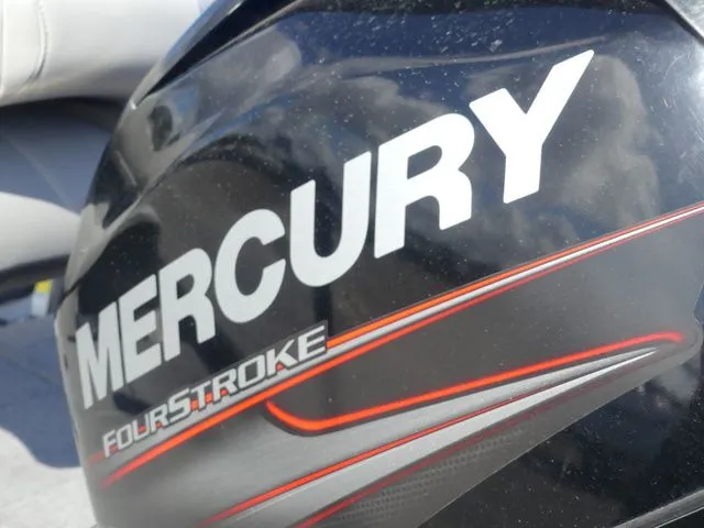 Slide: The Image of Tracker Pro 160 2018 - 11