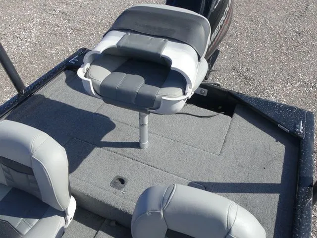 Slide: The Image of Tracker Pro 160 2018 - 16