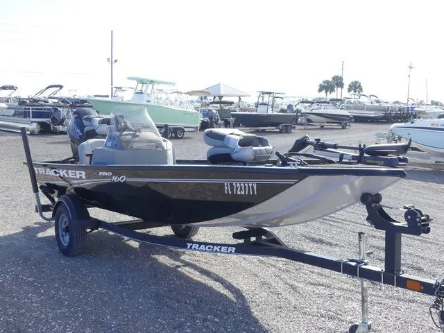 Slide: The Image of Tracker Pro 160 2018 - 3